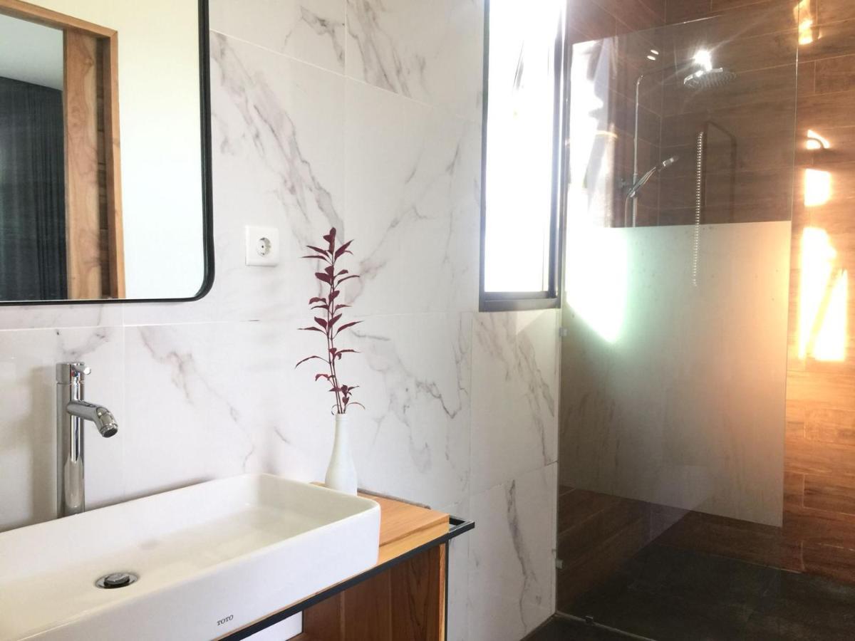 Hotel Le Chien Rouge Lovina Zewnętrze zdjęcie